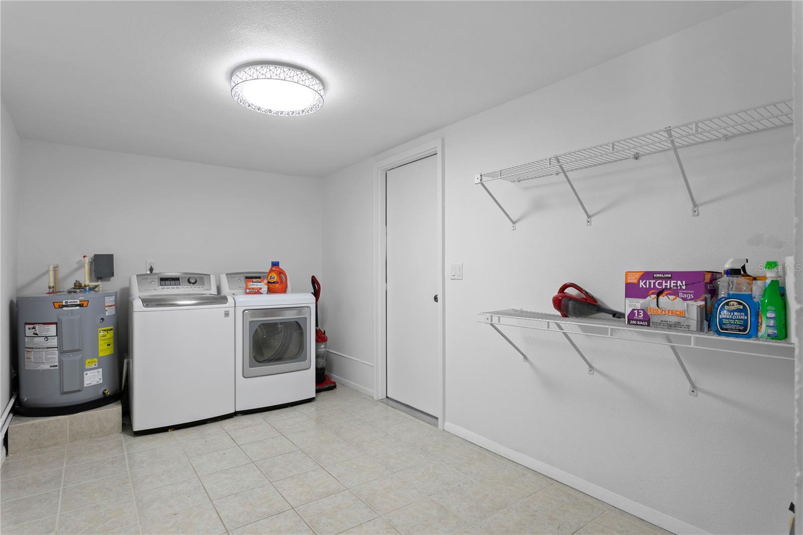 Listing photo id 29 for 4815 San Rafael Street