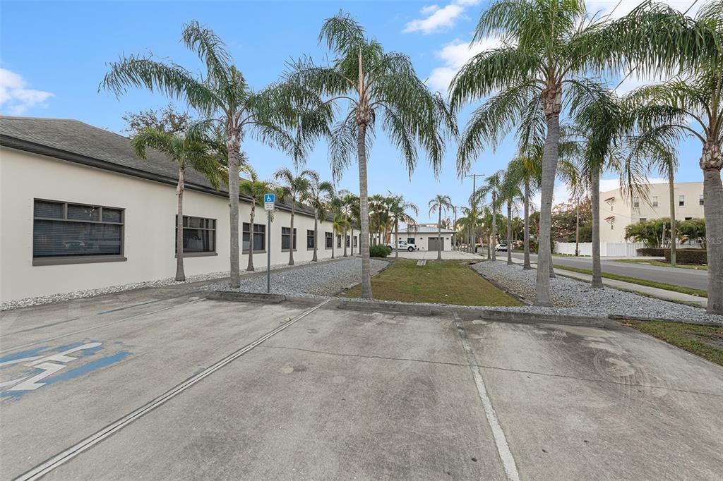 Image 5 of 27 For 5706 Macdill Avenue