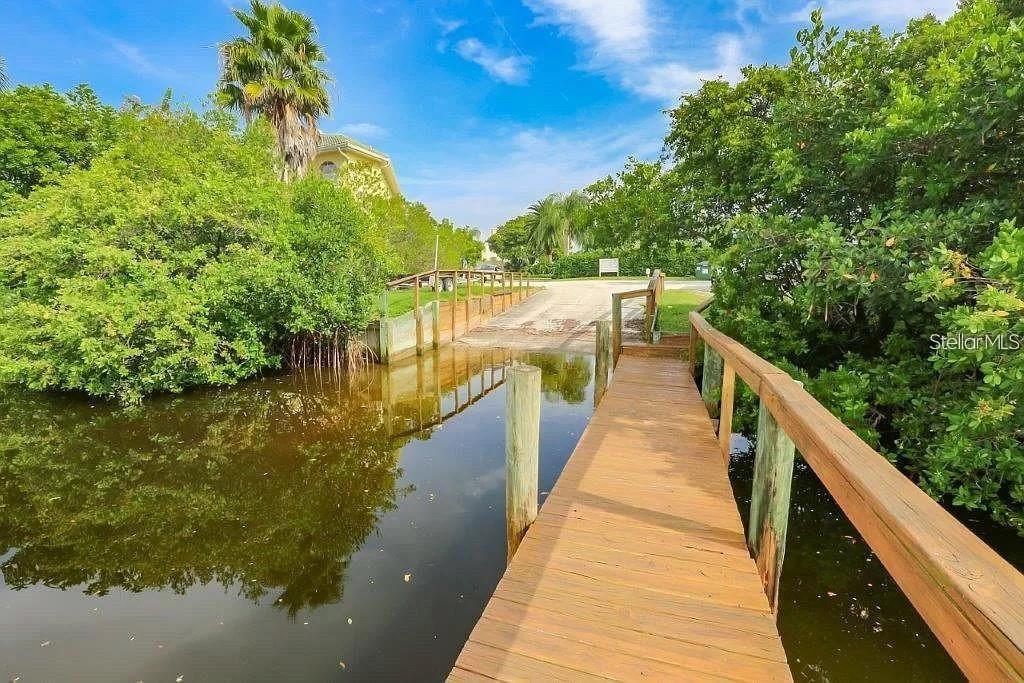 Listing photo id 5 for 1002 Symphony Isles Boulevard