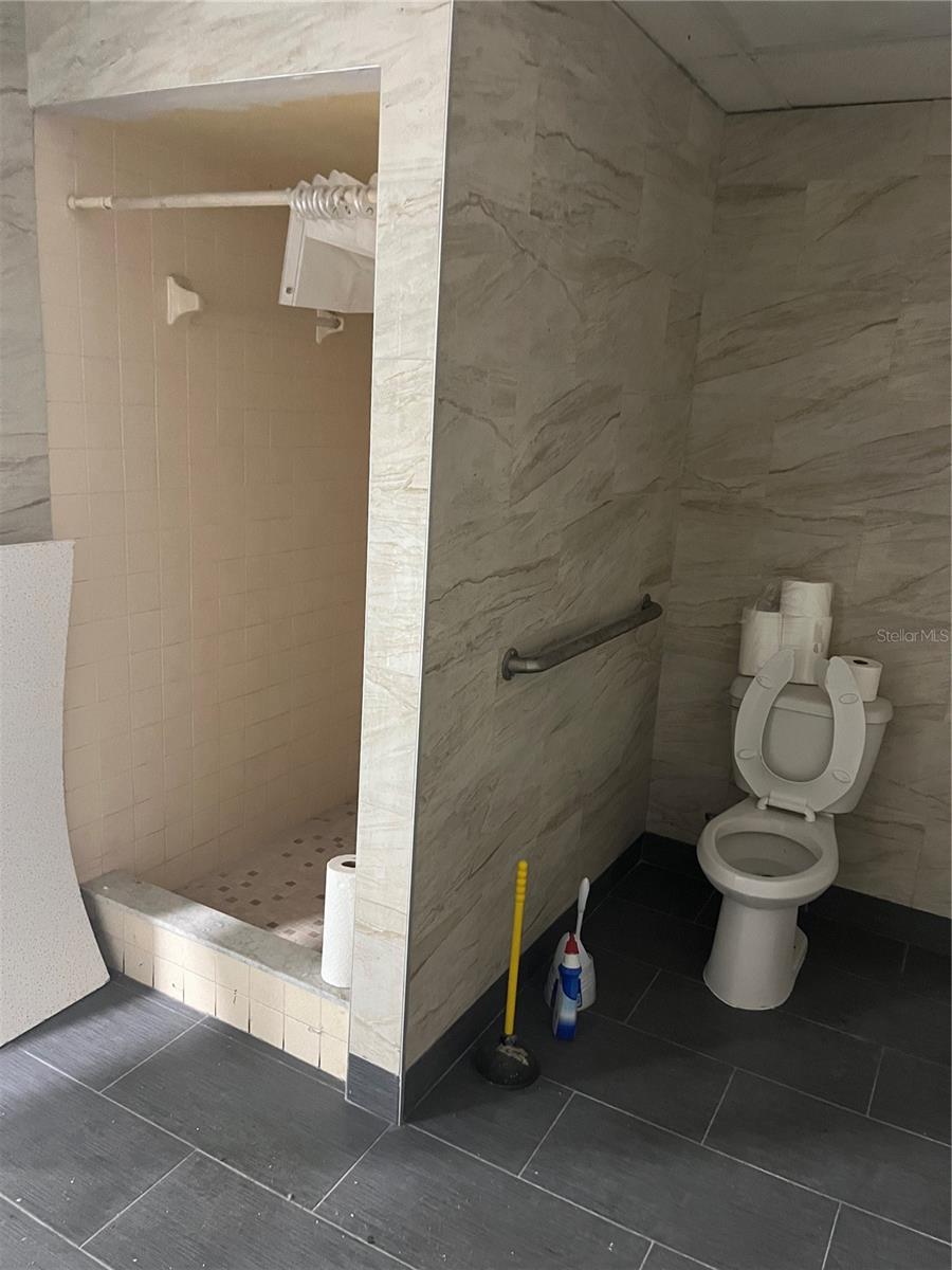 Image 8 of 11 For 5010 Coolidge Avenue