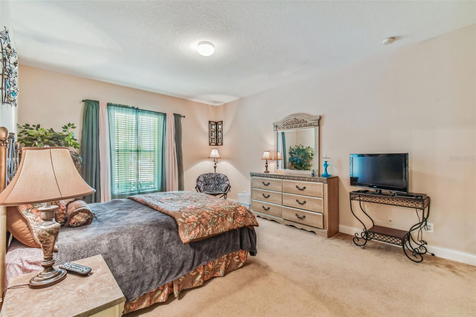 Listing photo id 10 for 320 Ibisview Lane  33572