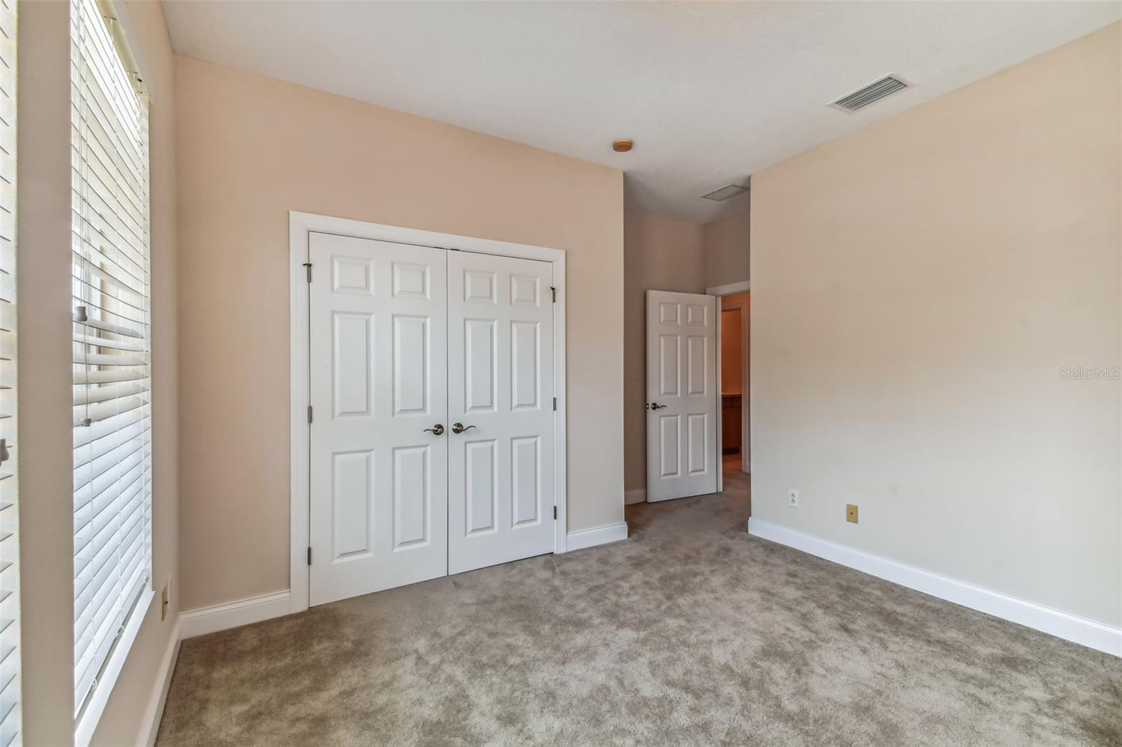 Listing photo id 28 for 320 Ibisview Lane  33572