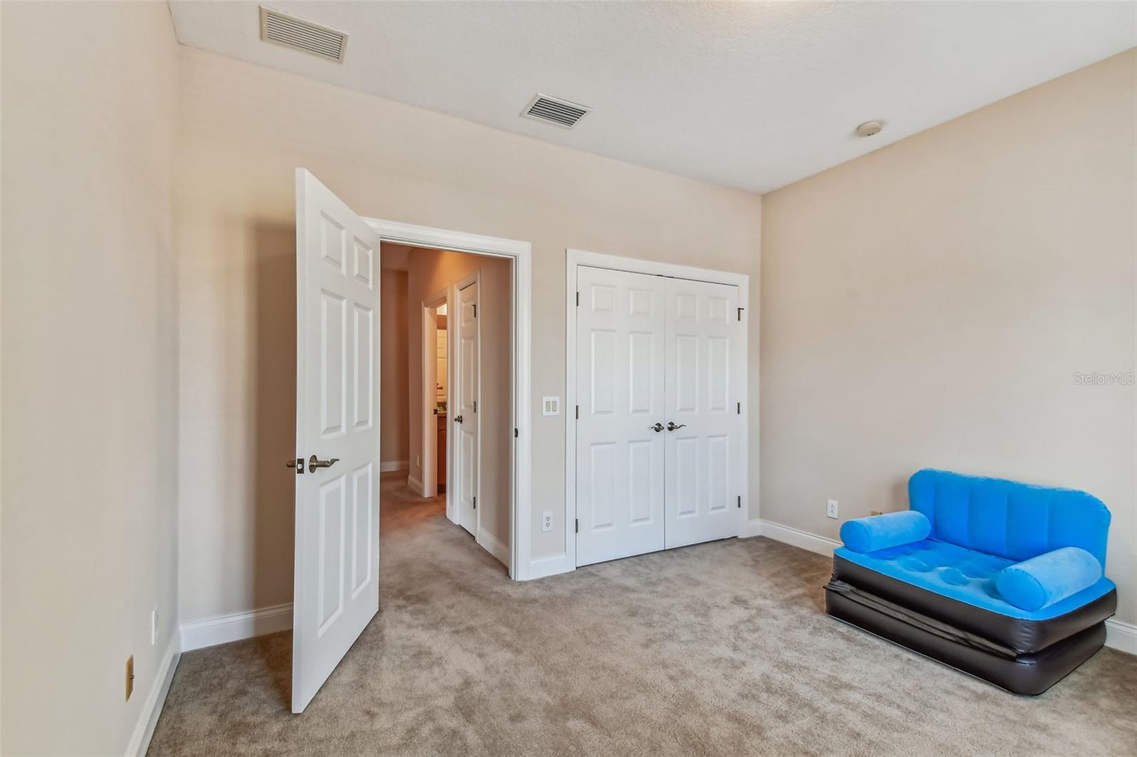 Listing photo id 36 for 320 Ibisview Lane  33572