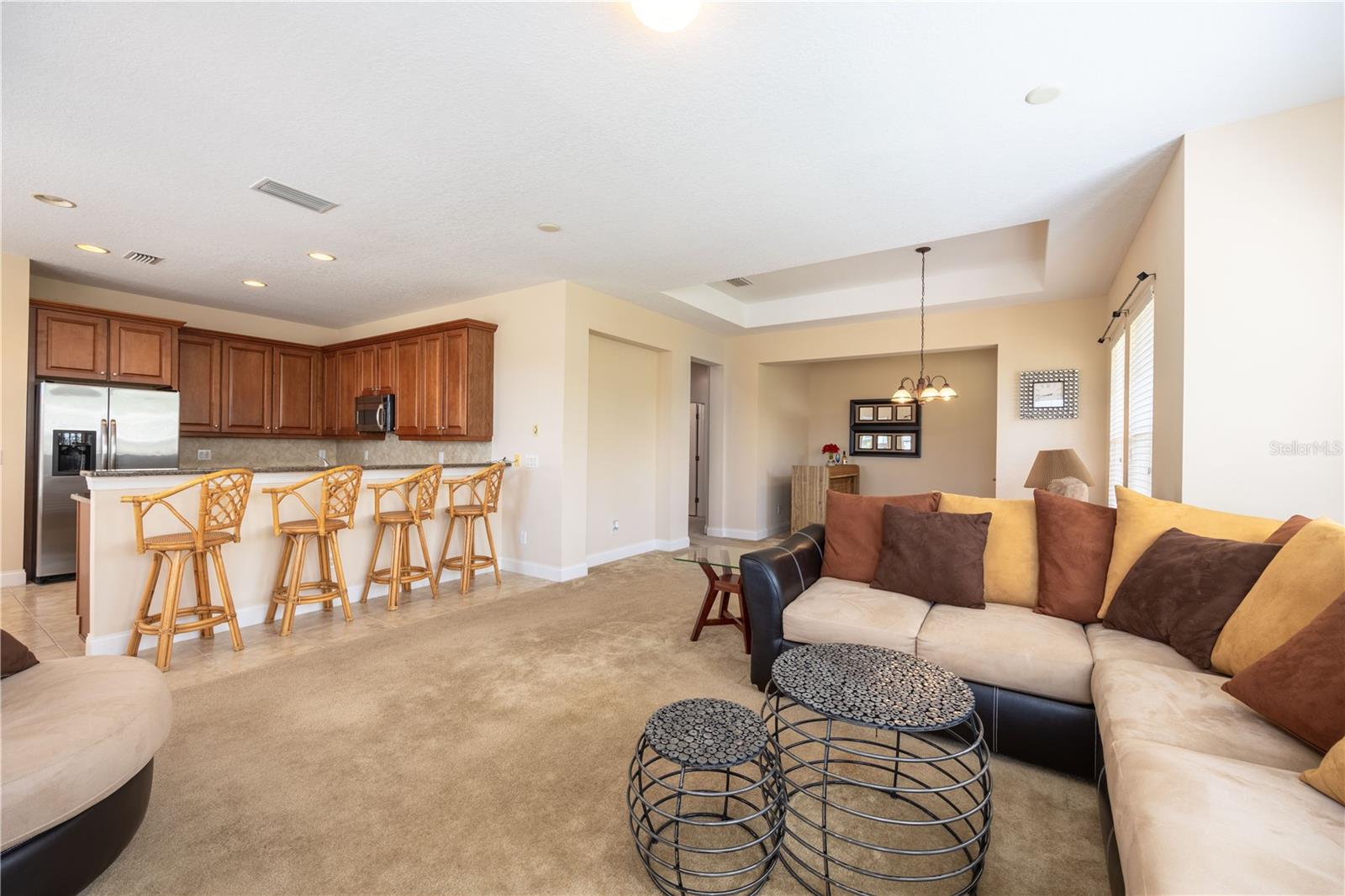 Listing photo id 4 for 320 Ibisview Lane  33572