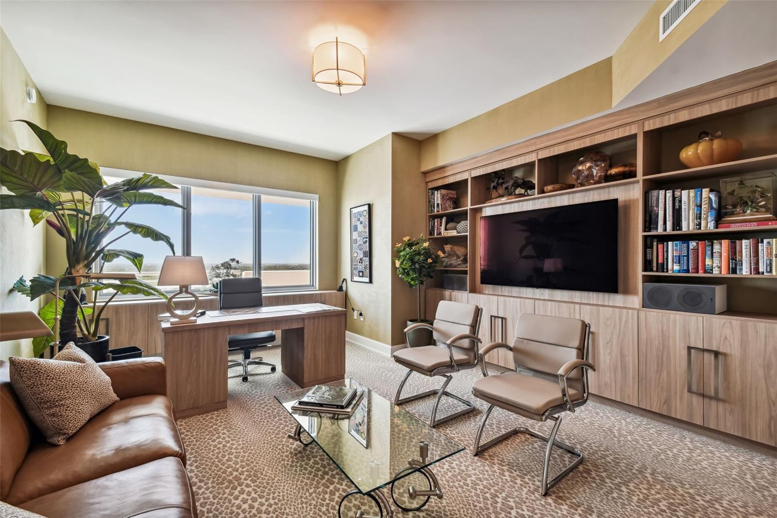 Listing photo id 13 for 3401 Bayshore Boulevard 2102