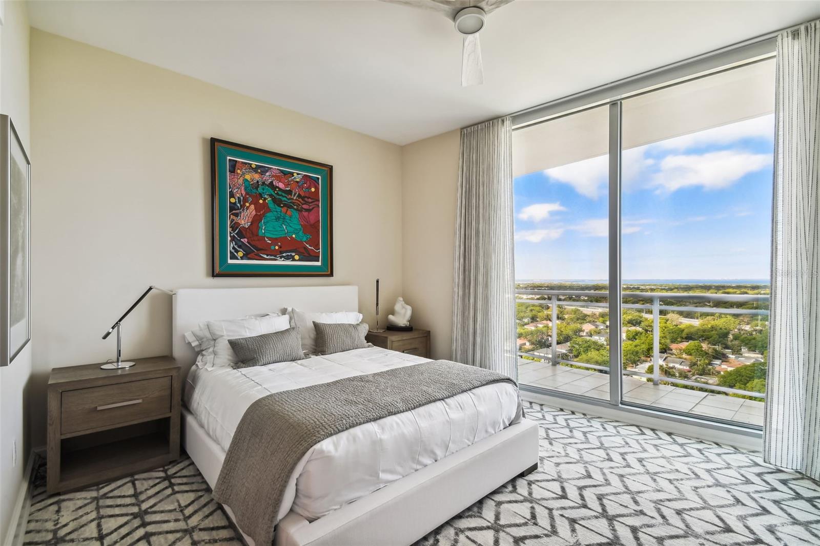 Listing photo id 15 for 3401 Bayshore Boulevard 2102