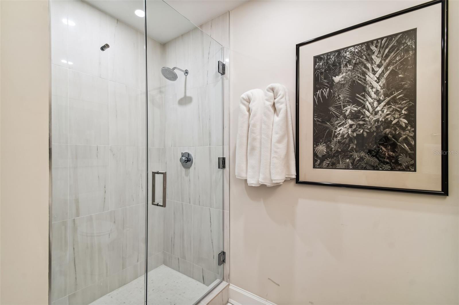 Listing photo id 17 for 3401 Bayshore Boulevard 2102