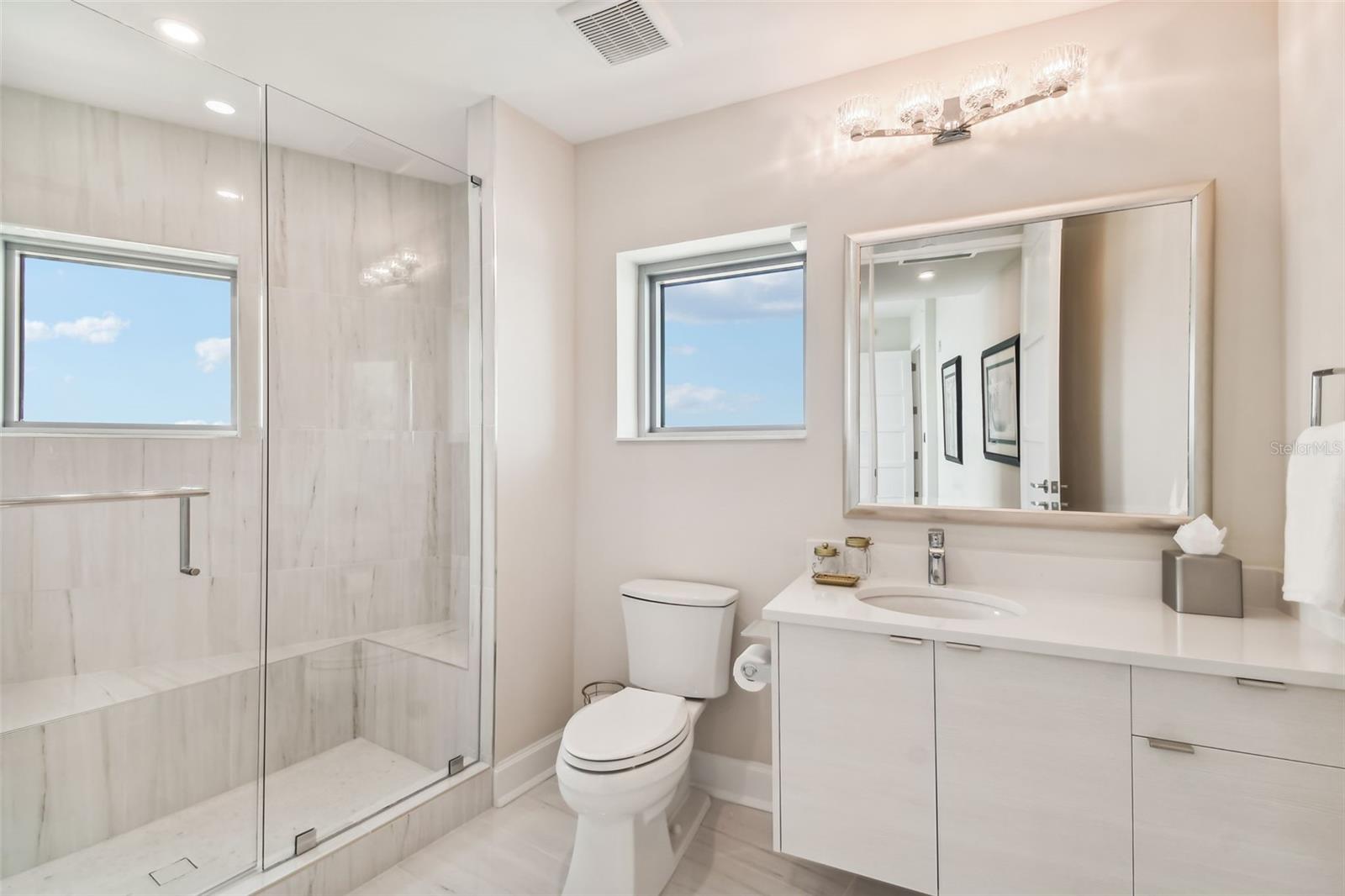 Listing photo id 19 for 3401 Bayshore Boulevard 2102