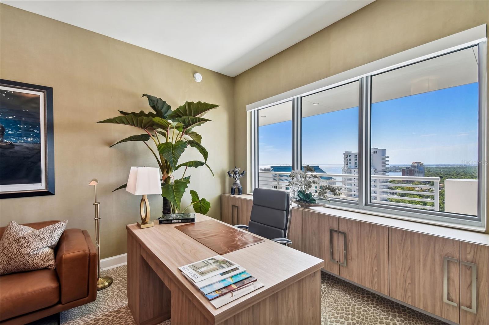 Listing photo id 43 for 3401 Bayshore Boulevard 2102