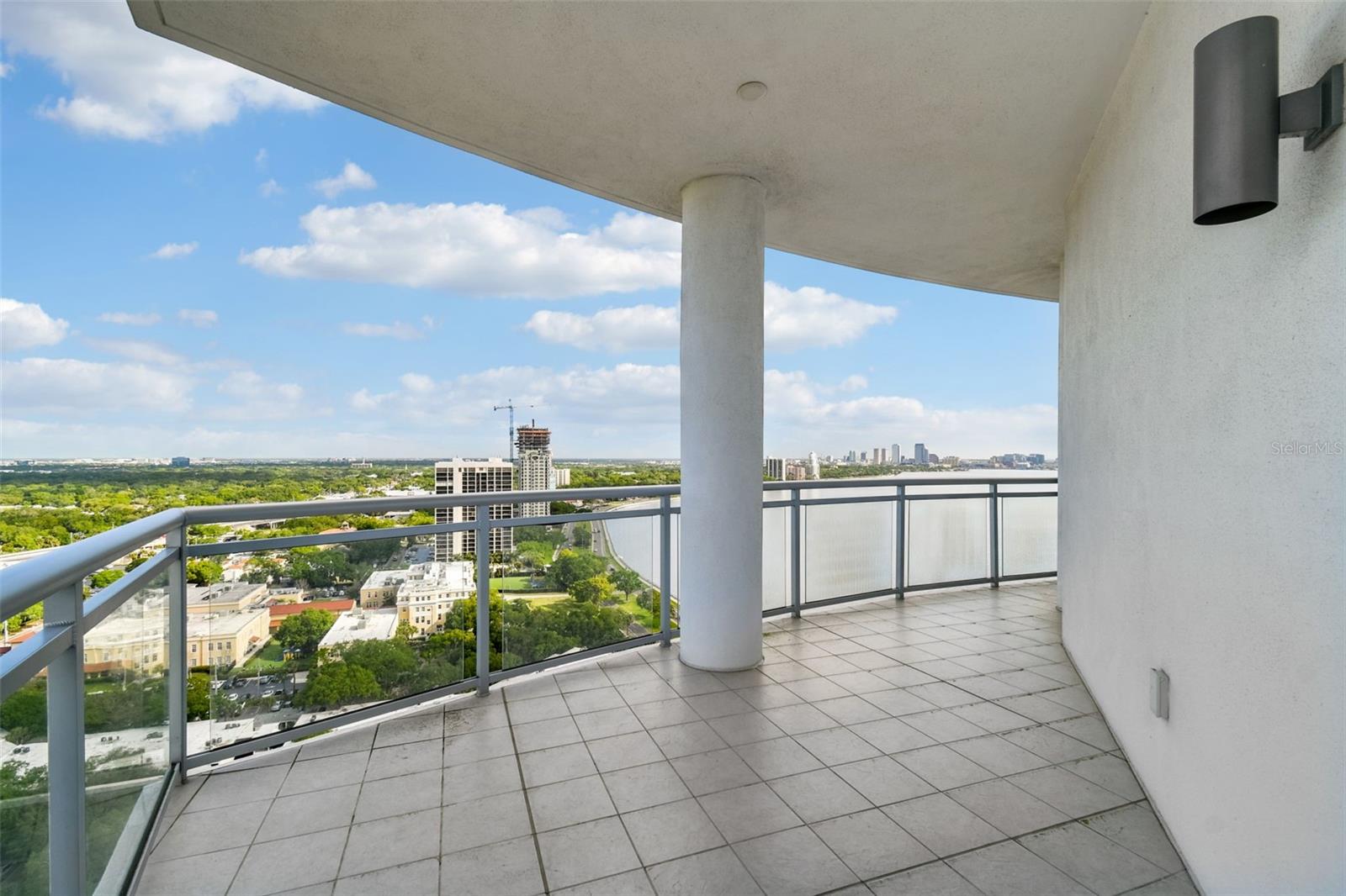 Listing photo id 50 for 3401 Bayshore Boulevard 2102