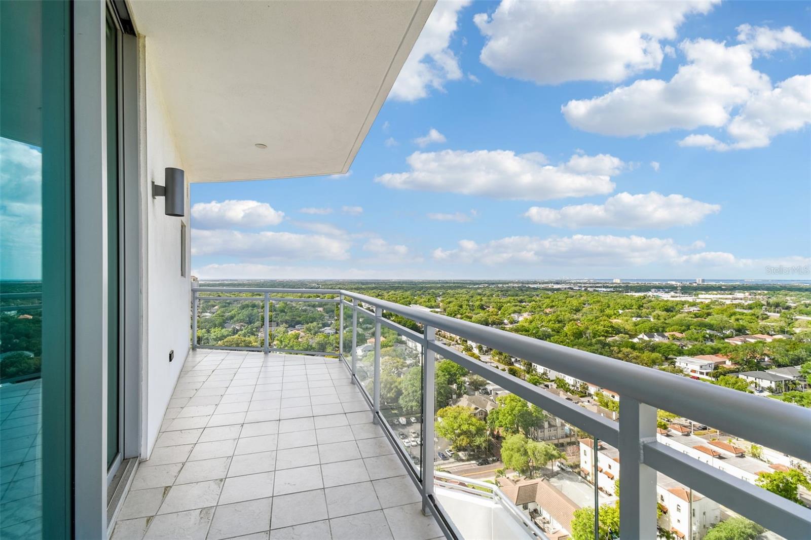 Listing photo id 58 for 3401 Bayshore Boulevard 2102