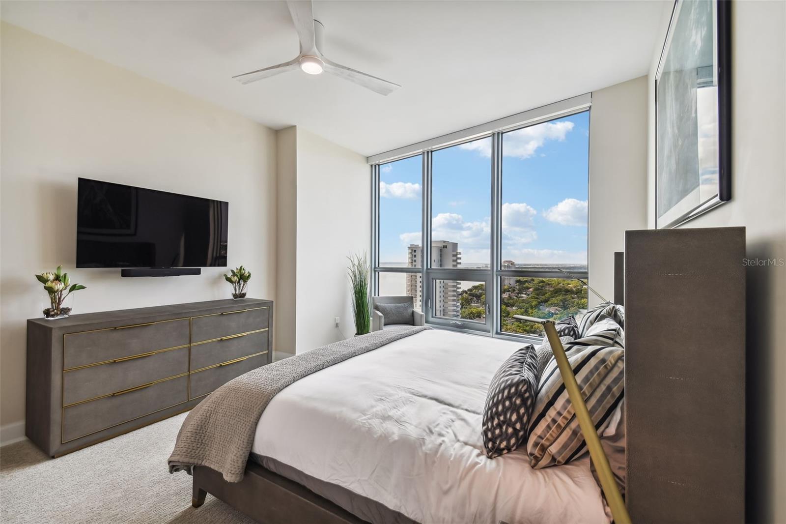 Listing photo id 62 for 3401 Bayshore Boulevard 2102