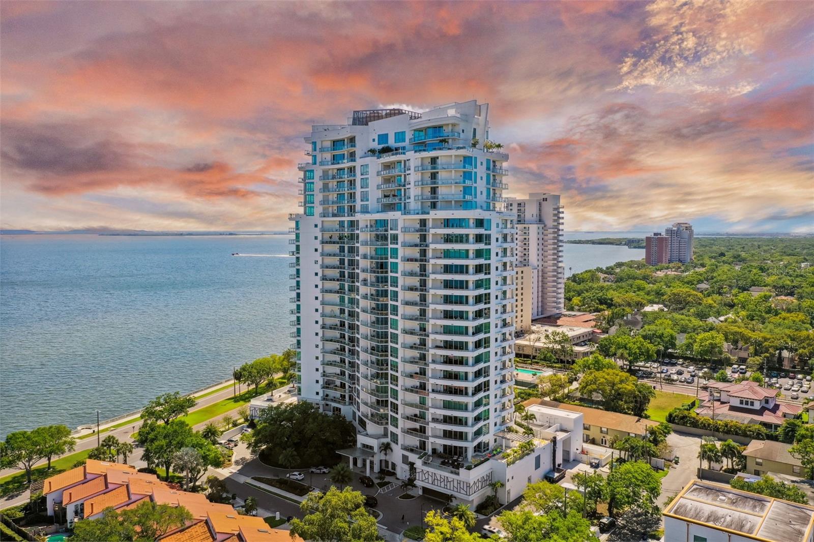 Listing photo id 71 for 3401 Bayshore Boulevard 2102