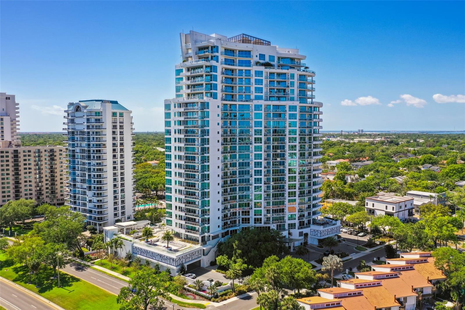 Listing photo id 74 for 3401 Bayshore Boulevard 2102