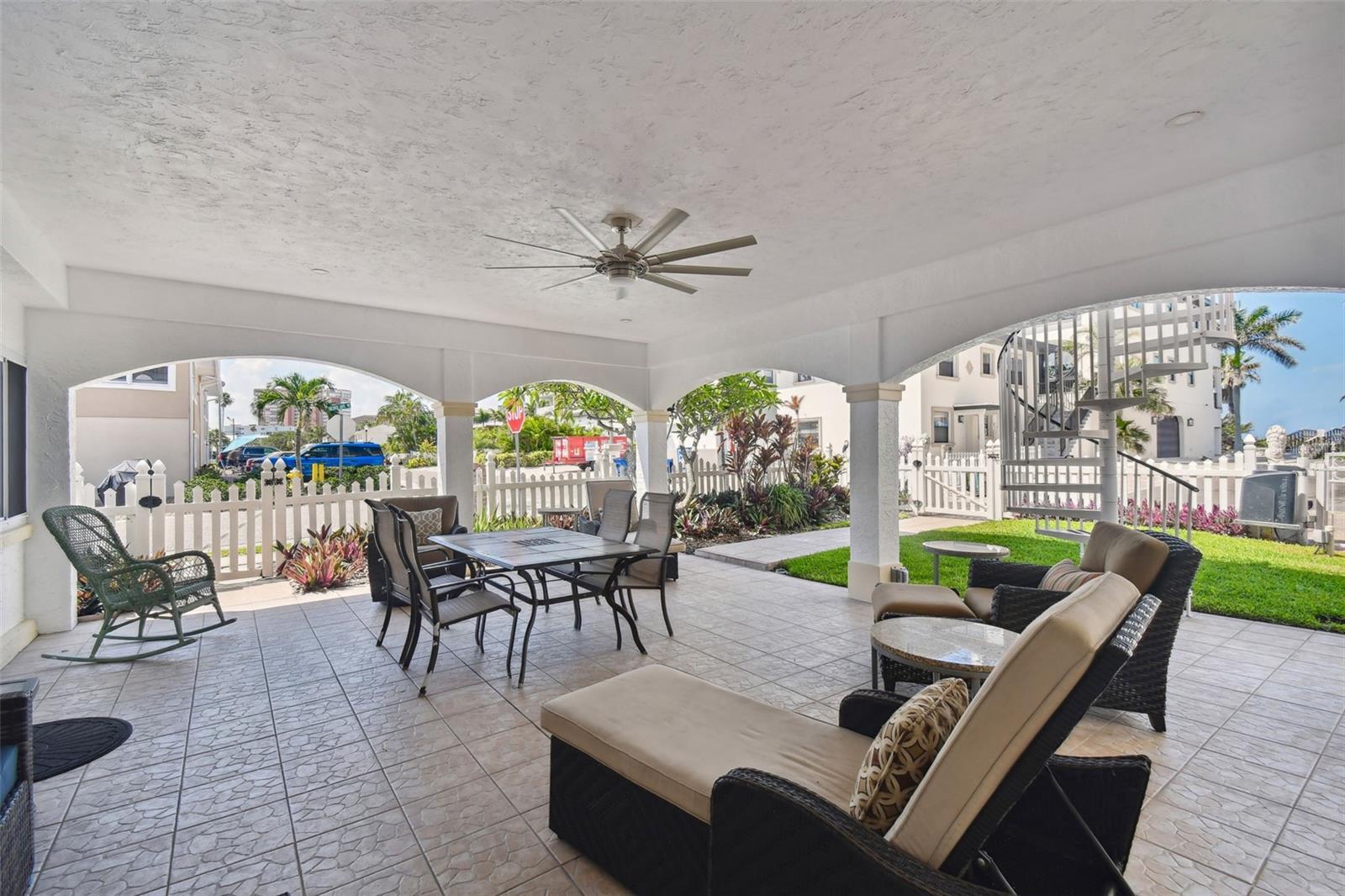 Listing photo id 63 for 18301 Sunset Boulevard