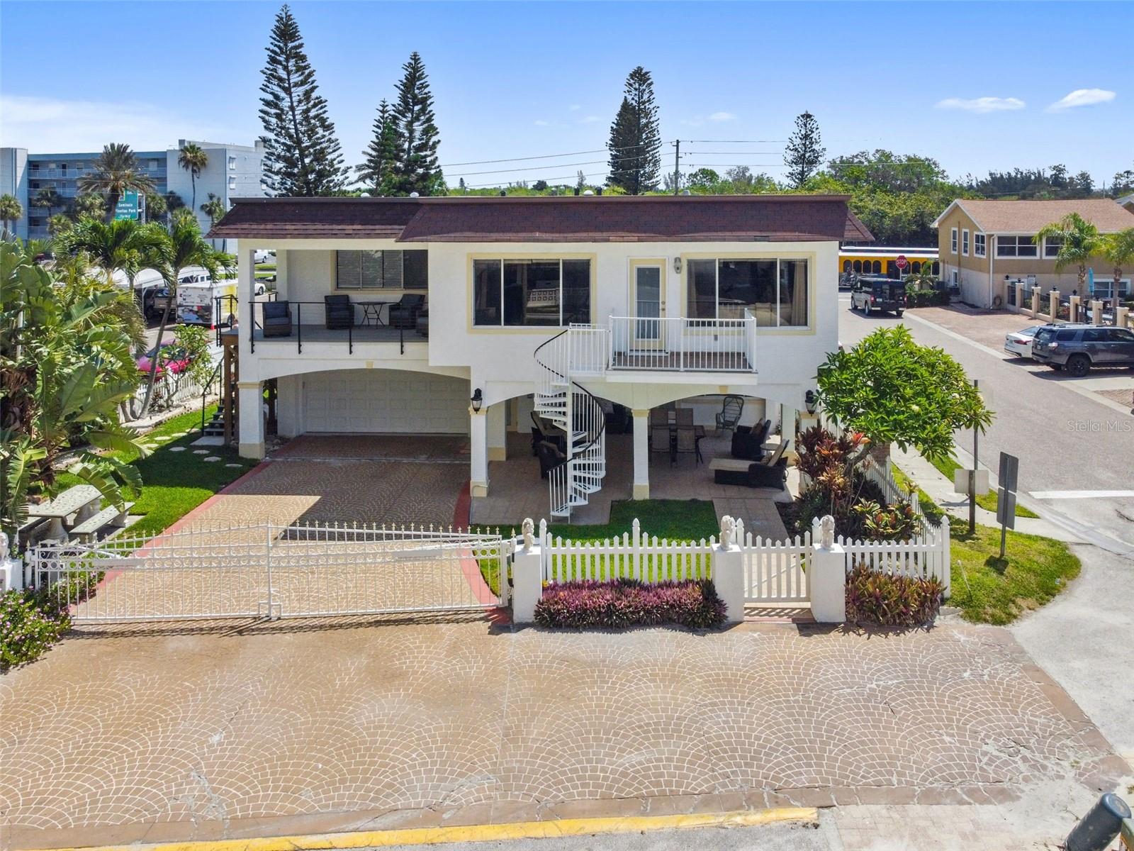 Listing photo id 73 for 18301 Sunset Boulevard