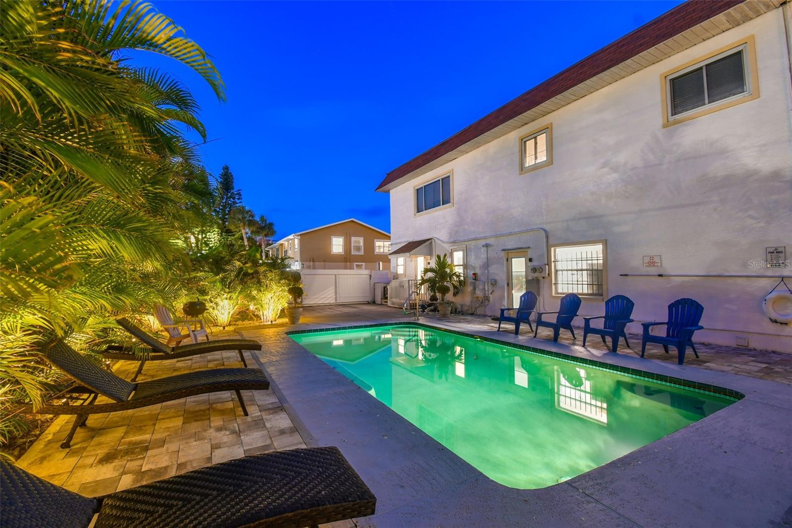 Listing photo id 82 for 18301 Sunset Boulevard