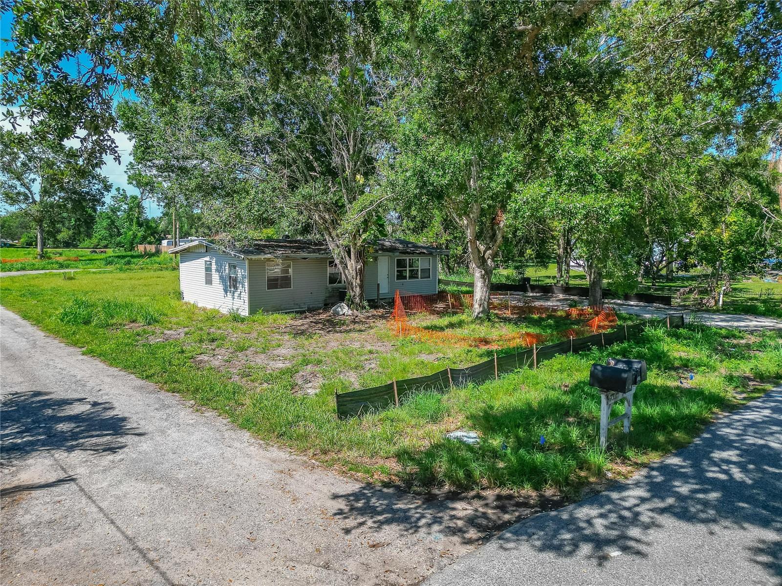 Listing photo id 11 for 3350 49th Street