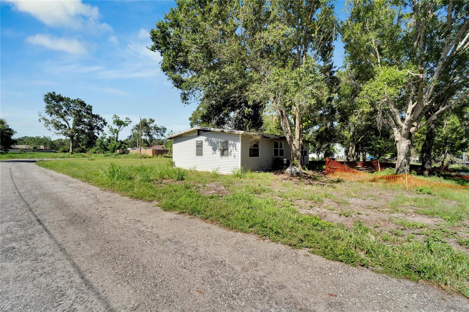 Listing photo id 39 for 3350 49th Street