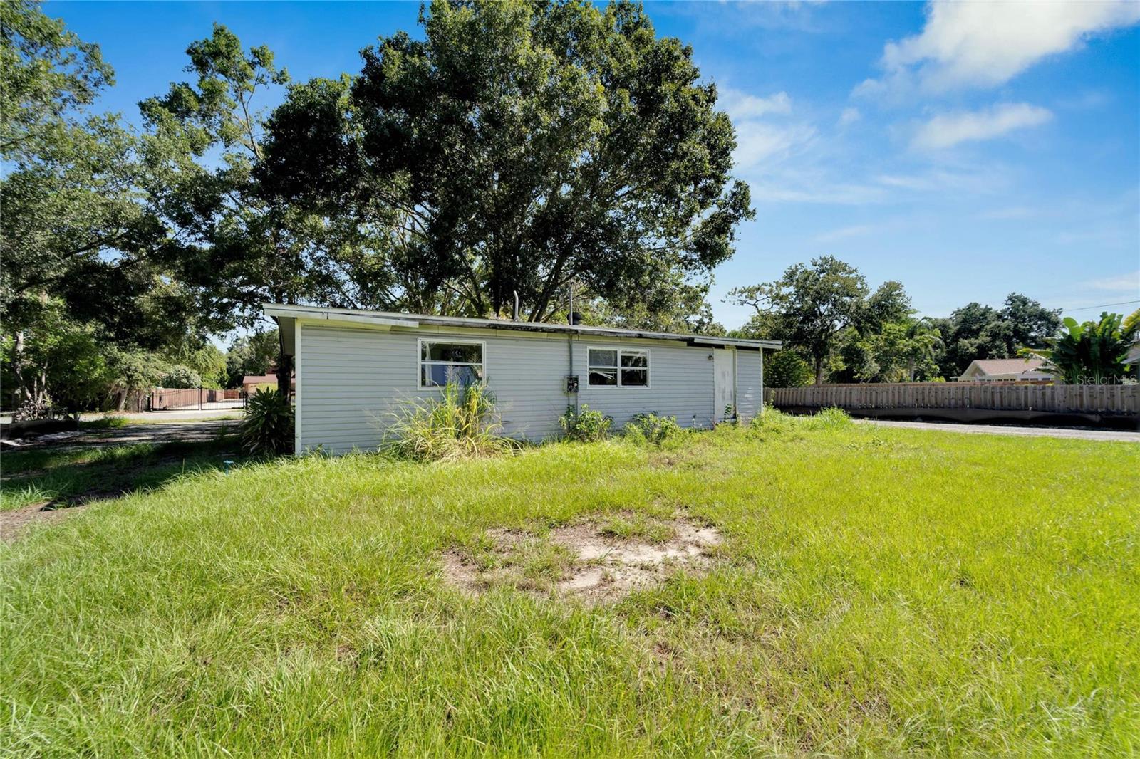 Listing photo id 43 for 3350 49th Street