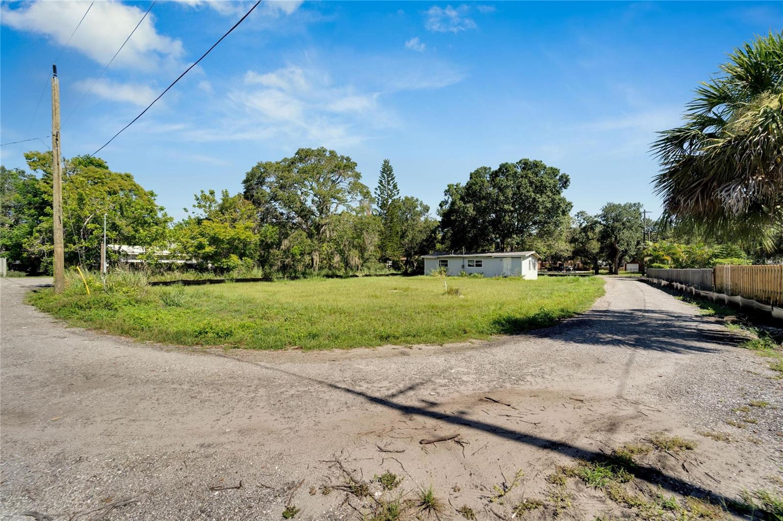 Listing photo id 46 for 3350 49th Street