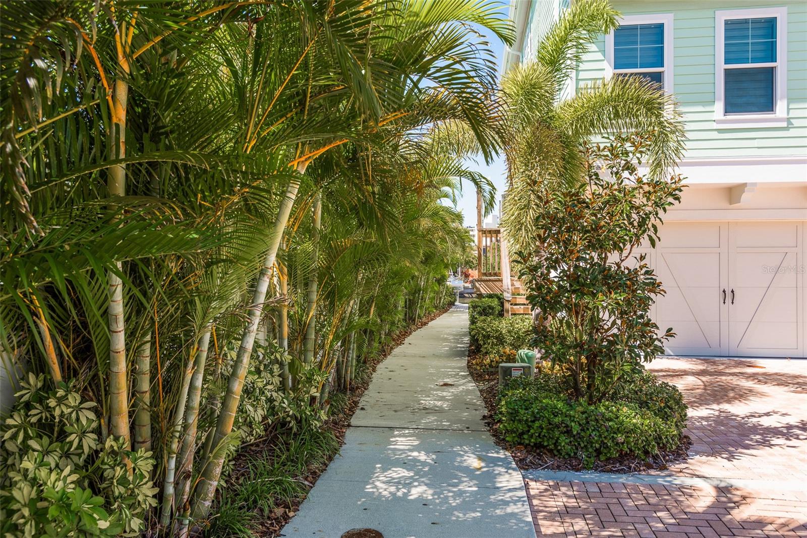 Listing photo id 40 for 601 Sea Court 9