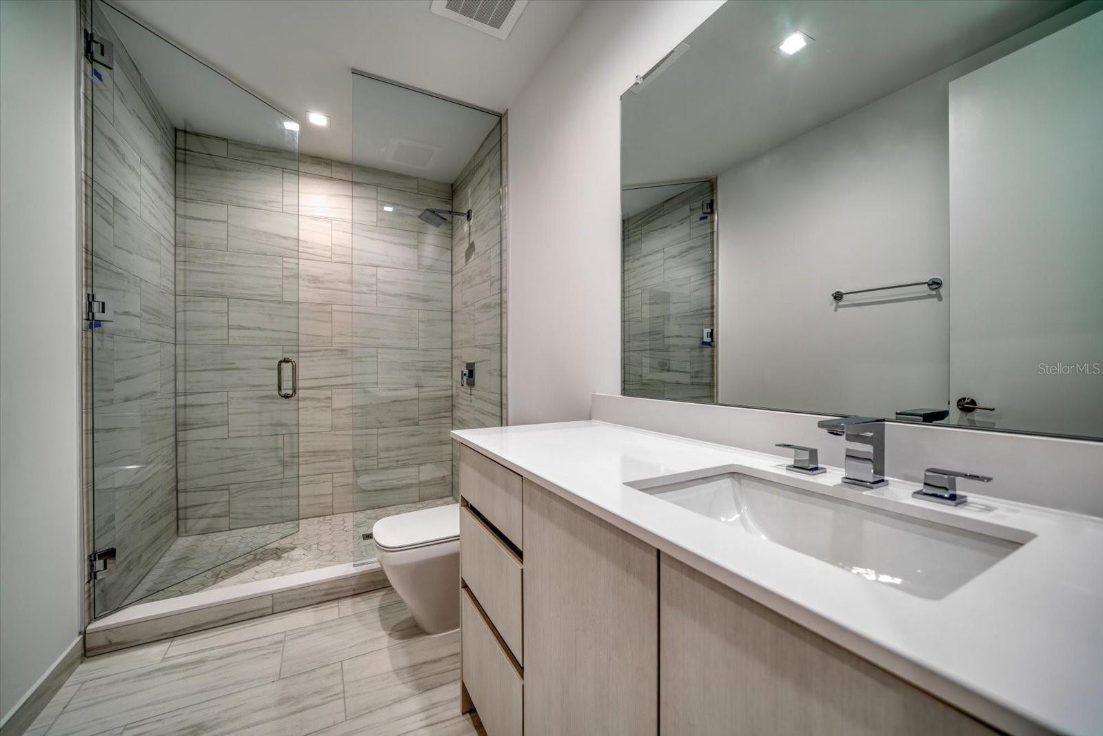 Listing photo id 15 for 5120 Marina Way 16005