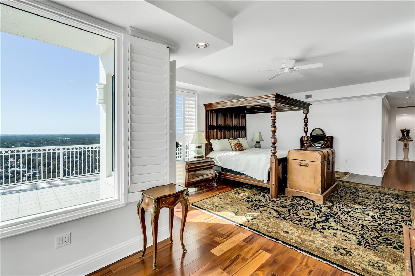 Listing photo id 13 for 3507 Bayshore Boulevard 21