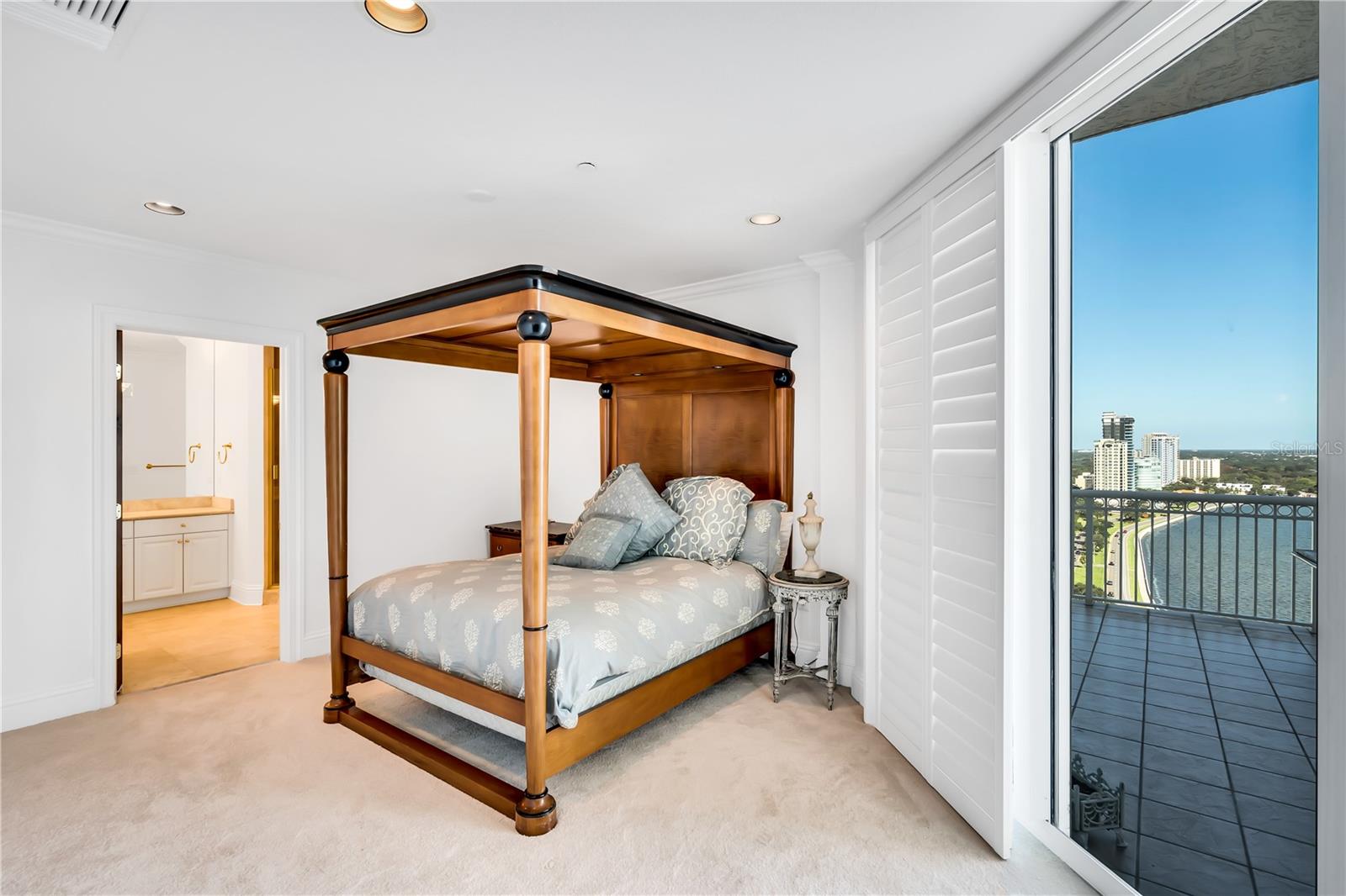 Listing photo id 25 for 3507 Bayshore Boulevard 21