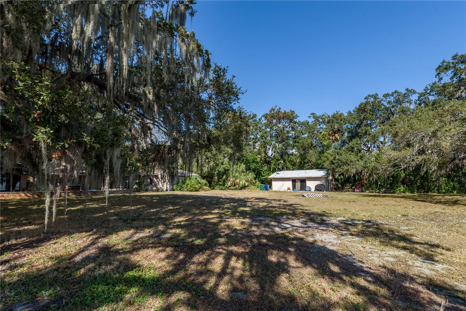 Listing photo id 13 for 6210 Bayshore Boulevard