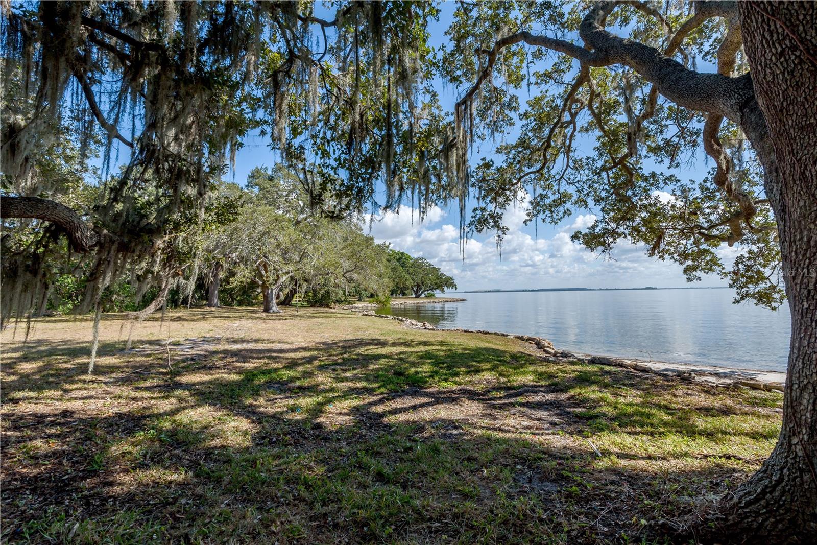 Listing photo id 1 for 6210 Bayshore Boulevard