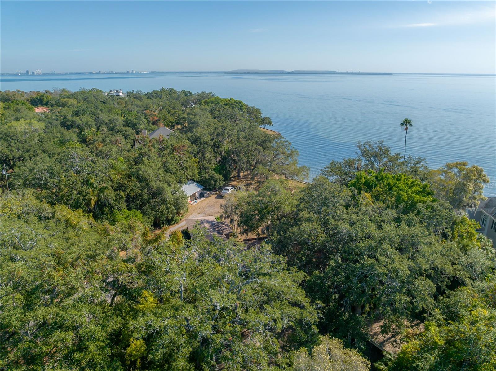 Listing photo id 39 for 6210 Bayshore Boulevard