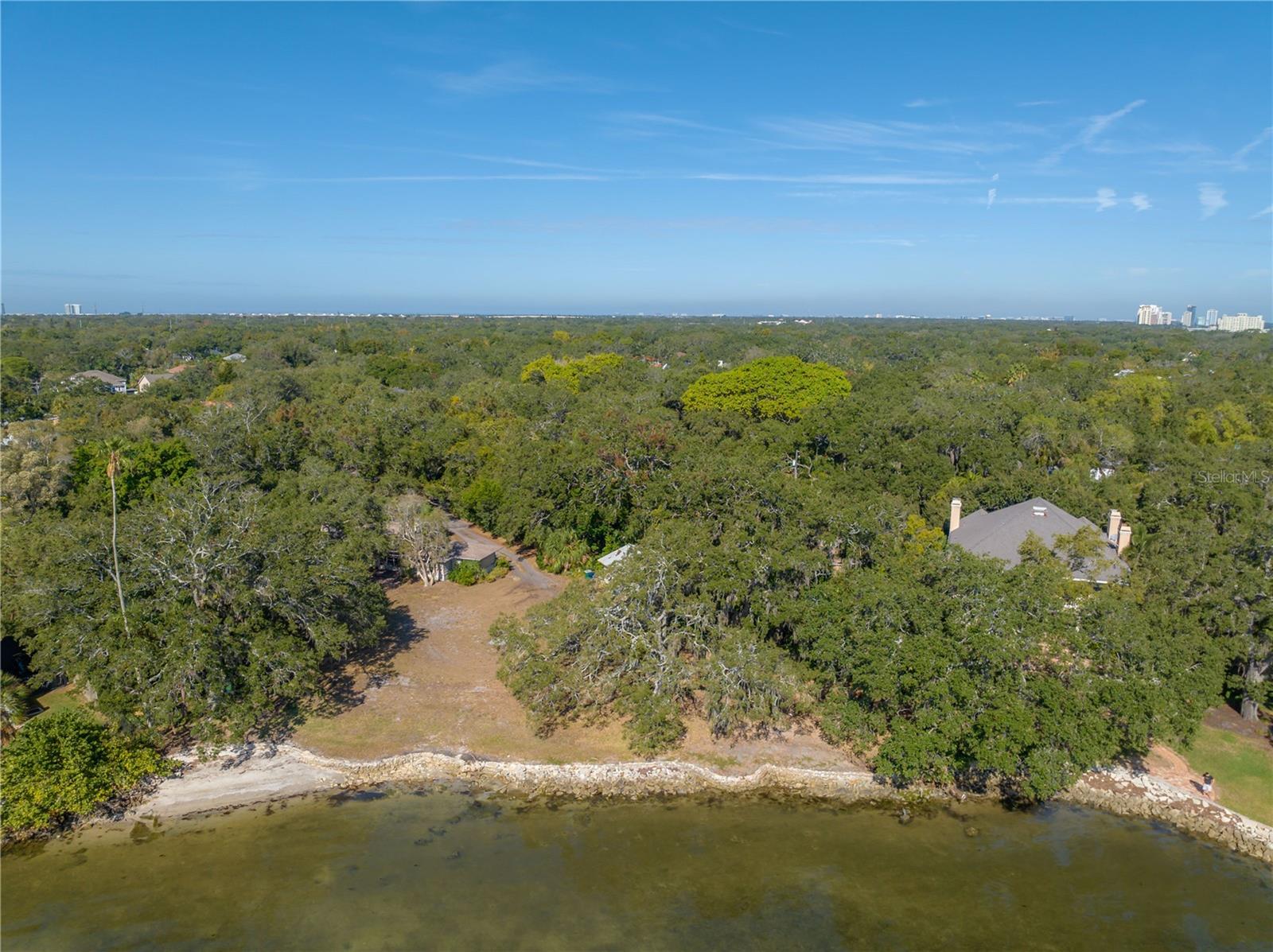 Listing photo id 52 for 6210 Bayshore Boulevard