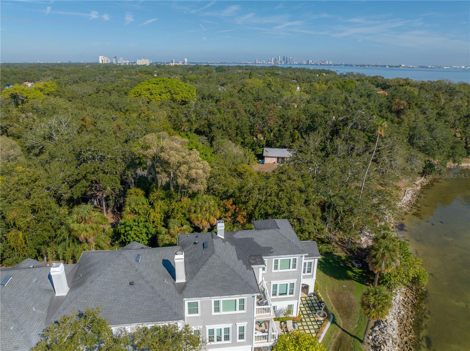 Listing photo id 58 for 6210 Bayshore Boulevard