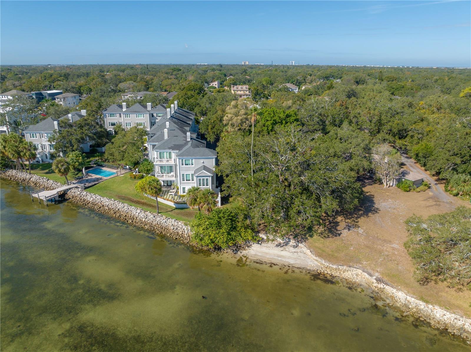 Listing photo id 59 for 6210 Bayshore Boulevard