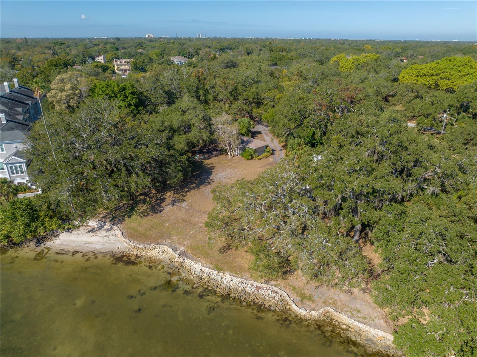 Listing photo id 61 for 6210 Bayshore Boulevard