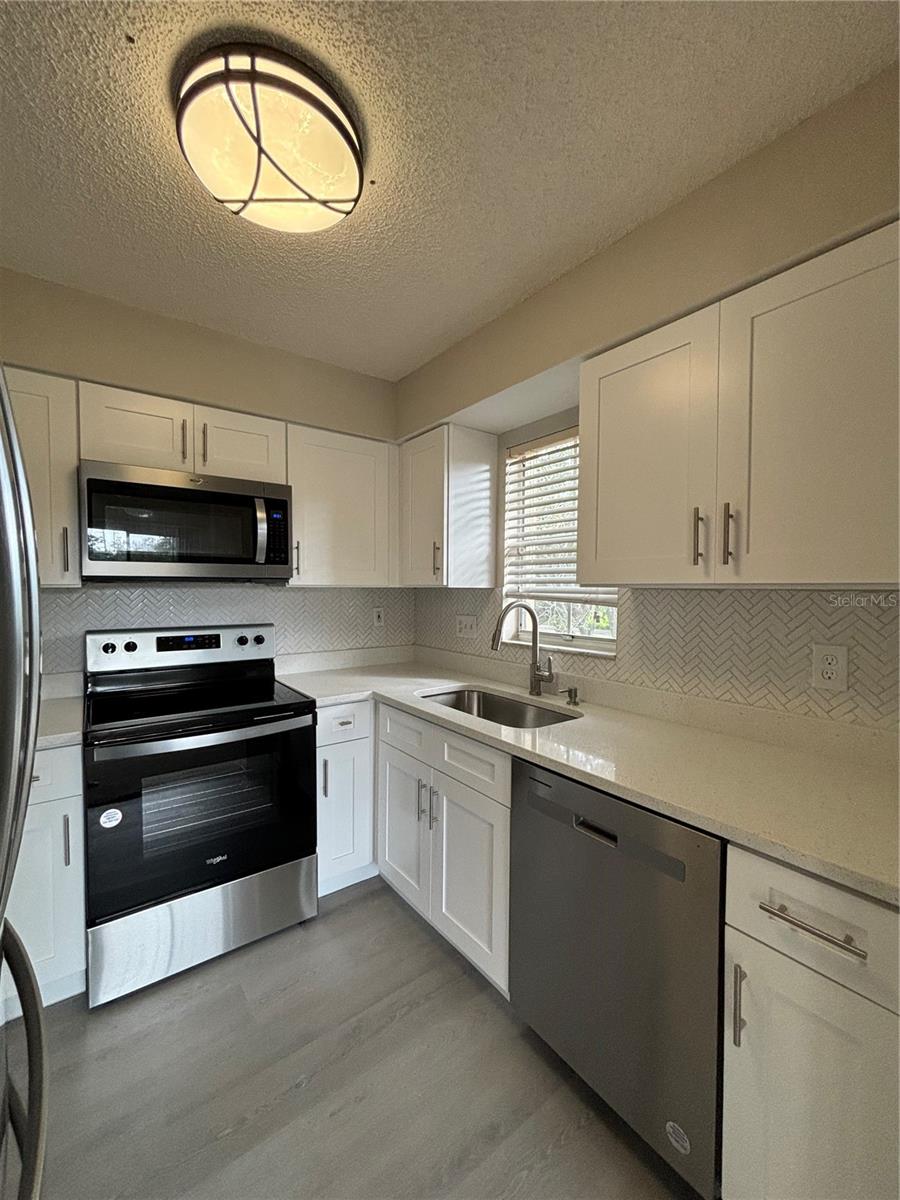 Image 7 of 17 For 2690 Coral Landings Boulevard 631