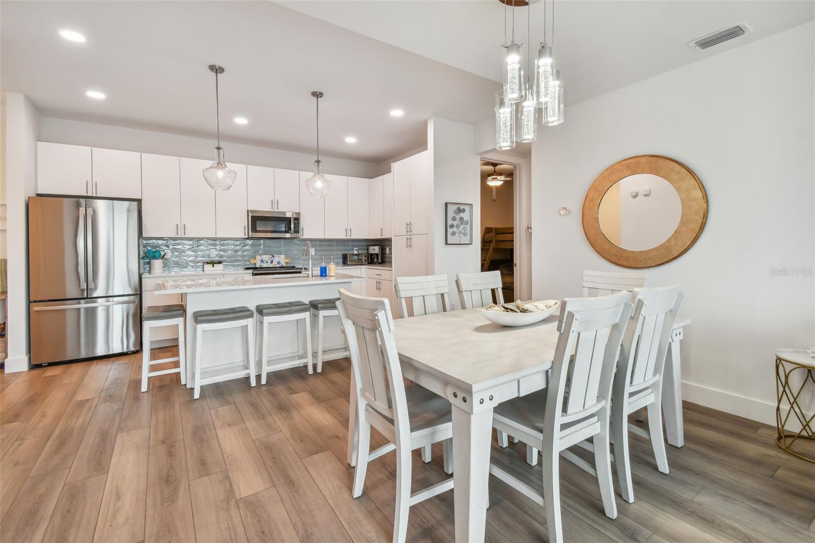 Listing photo id 5 for 300 150th Avenue 408