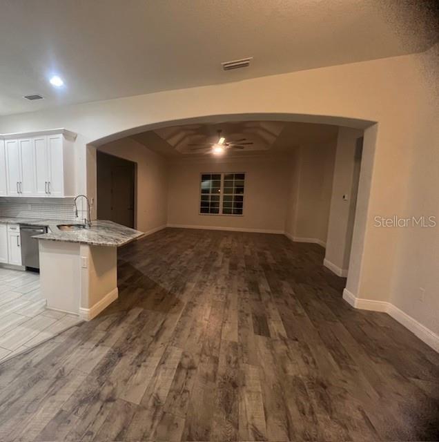 Listing photo id 3 for 10517 Camelia Drive