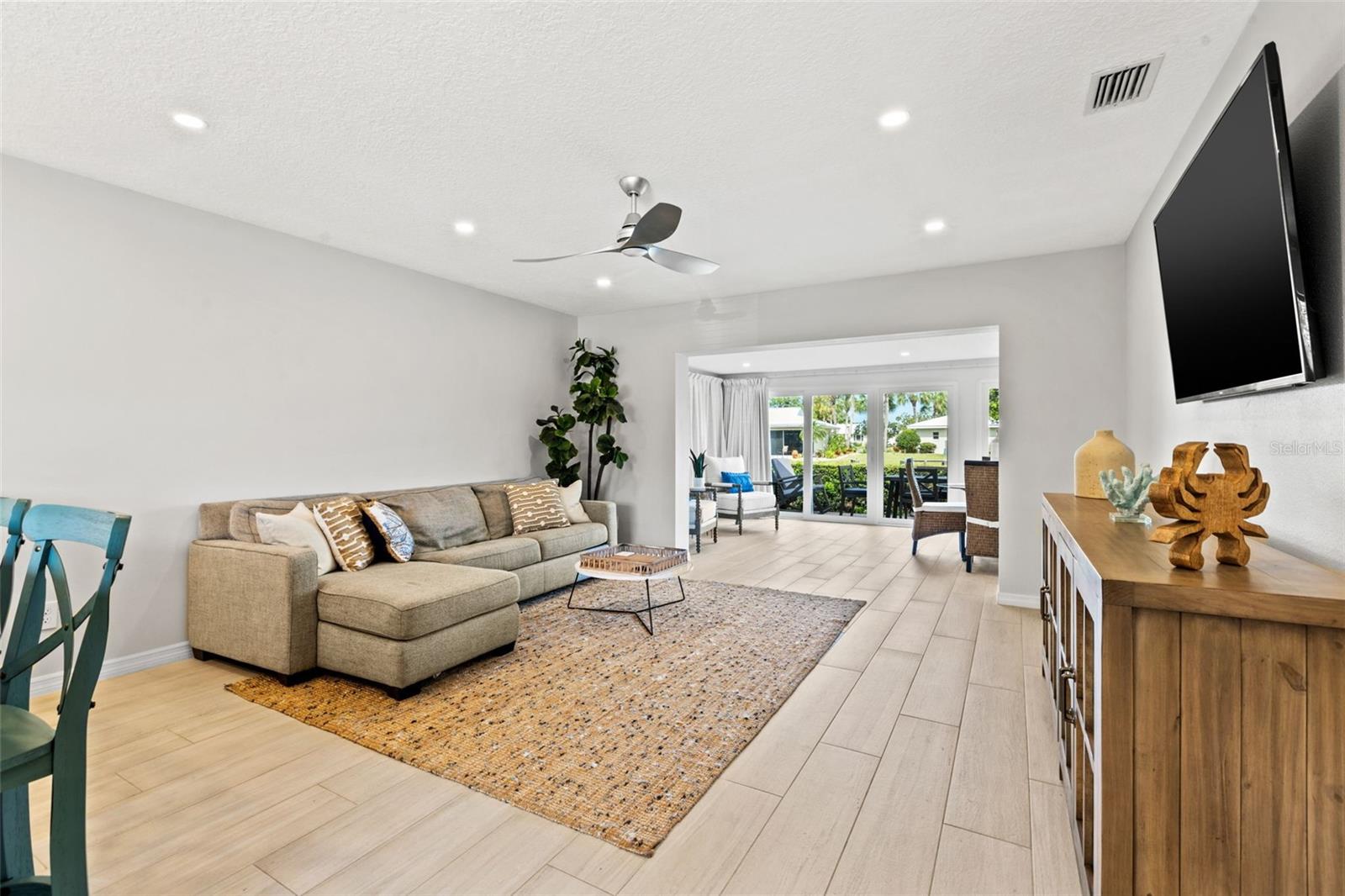 Image 15 of 48 For 11229 Bayshore Drive 77