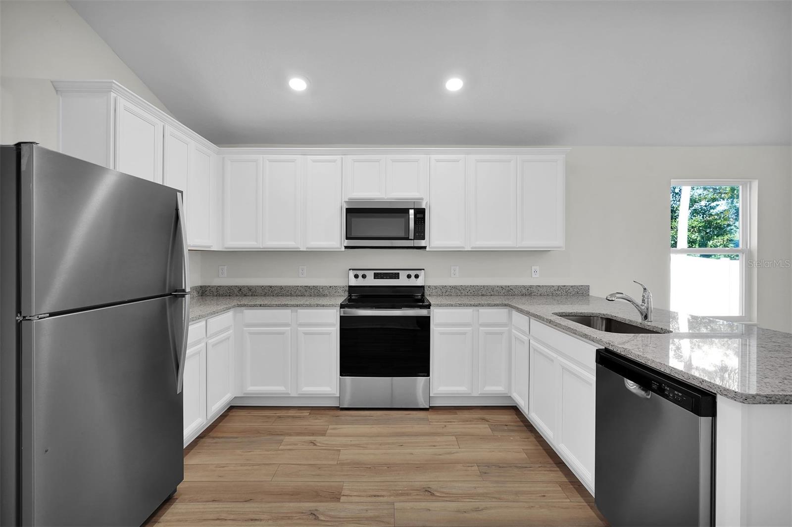 Image 4 of 10 For 33 Pineapple Drive