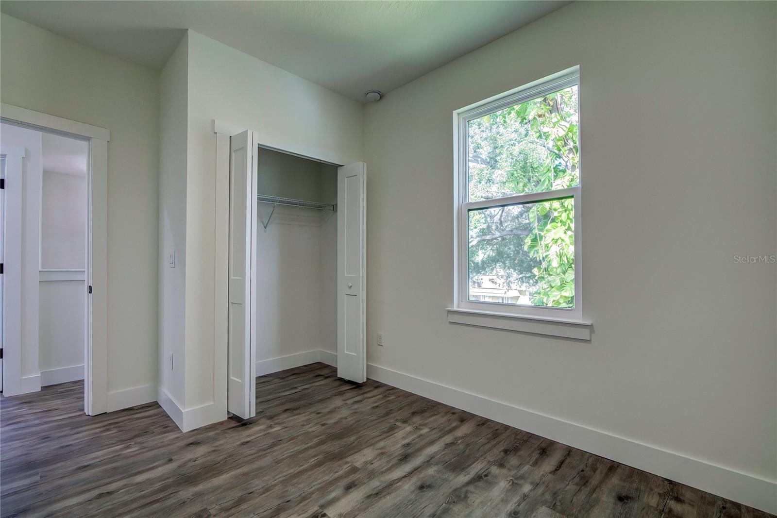 Listing photo id 28 for 2222 Clark Street