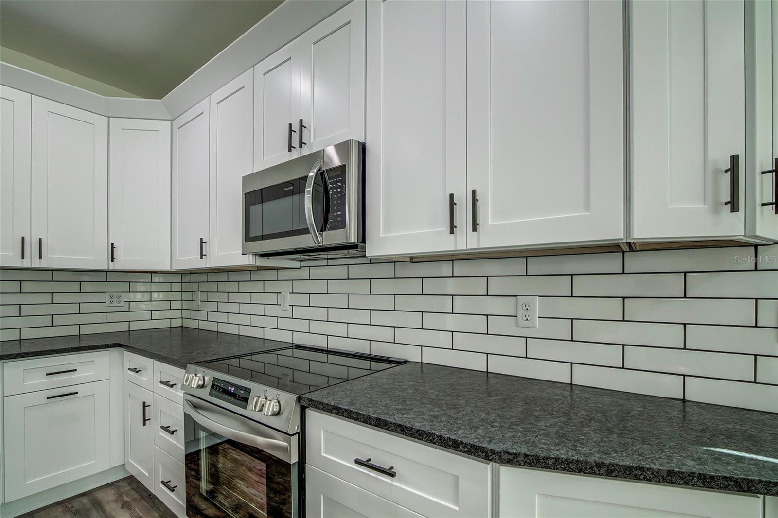 Listing photo id 7 for 2222 Clark Street