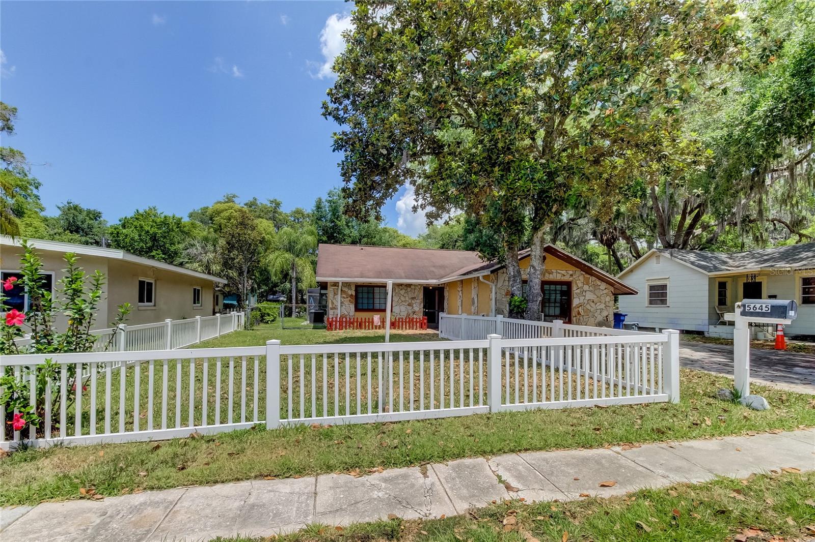 Listing photo id 52 for 5645 Orange Grove Avenue