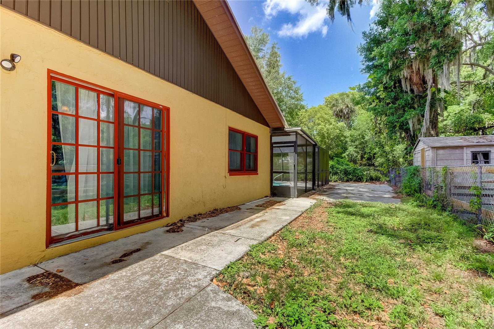 Listing photo id 5 for 5645 Orange Grove Avenue