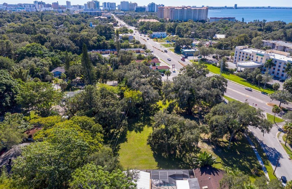 Listing photo id 12 for 1800 Tamiami Trail