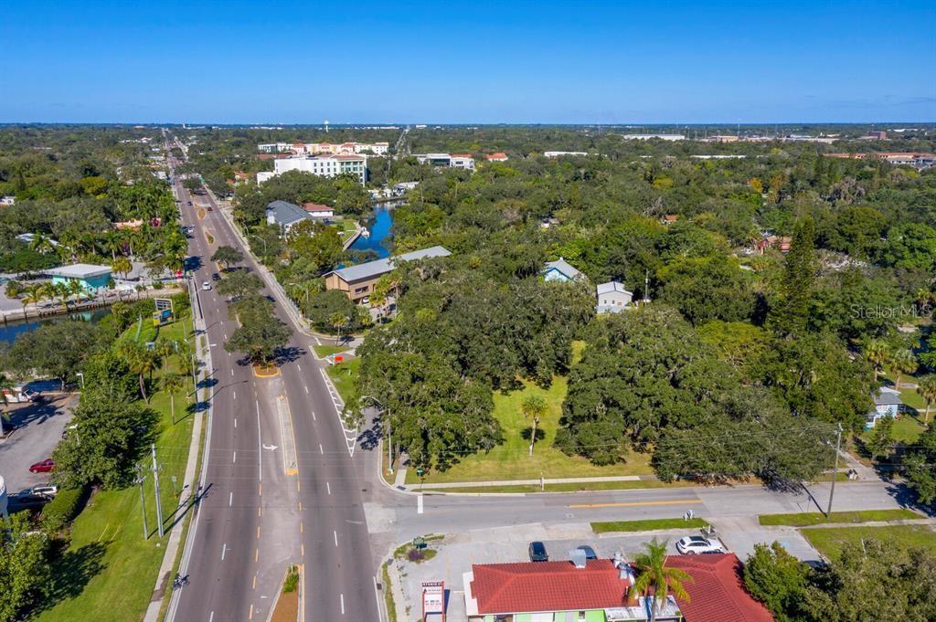 Listing photo id 17 for 1800 Tamiami Trail