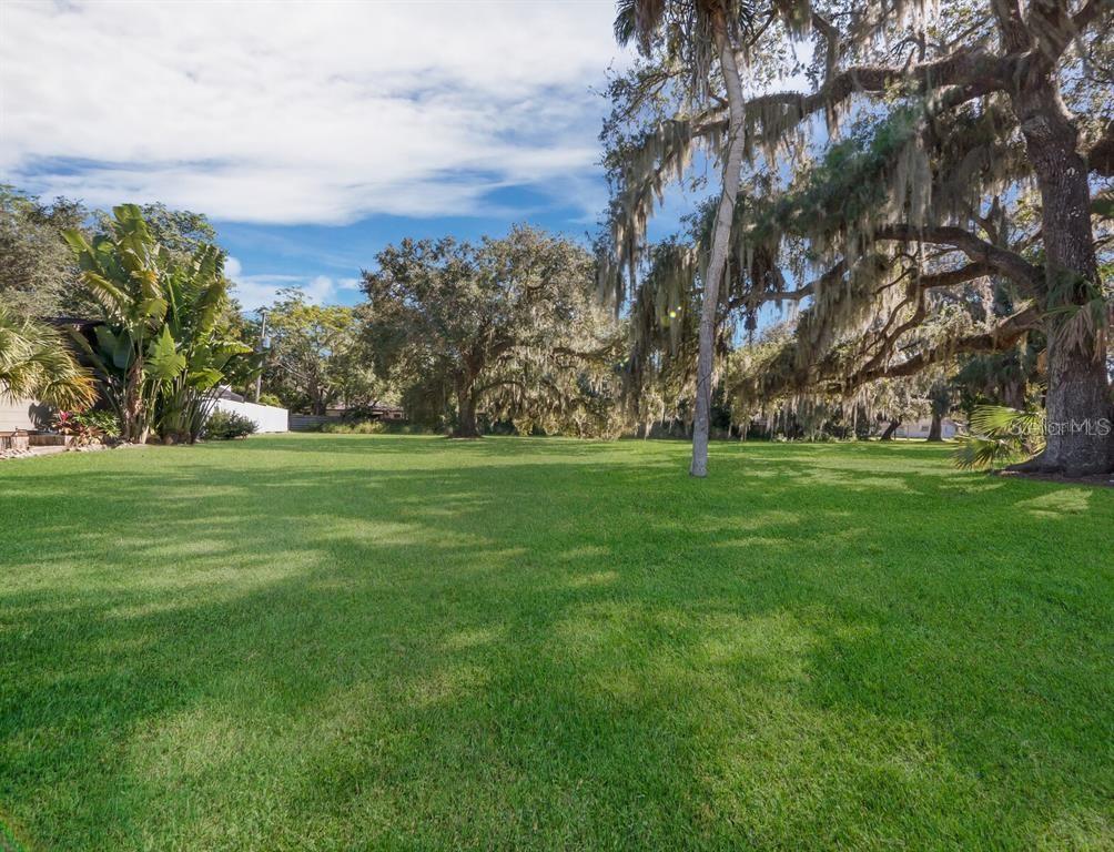 Listing photo id 1 for 1800 Tamiami Trail