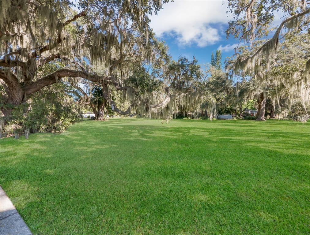 Listing photo id 5 for 1800 Tamiami Trail