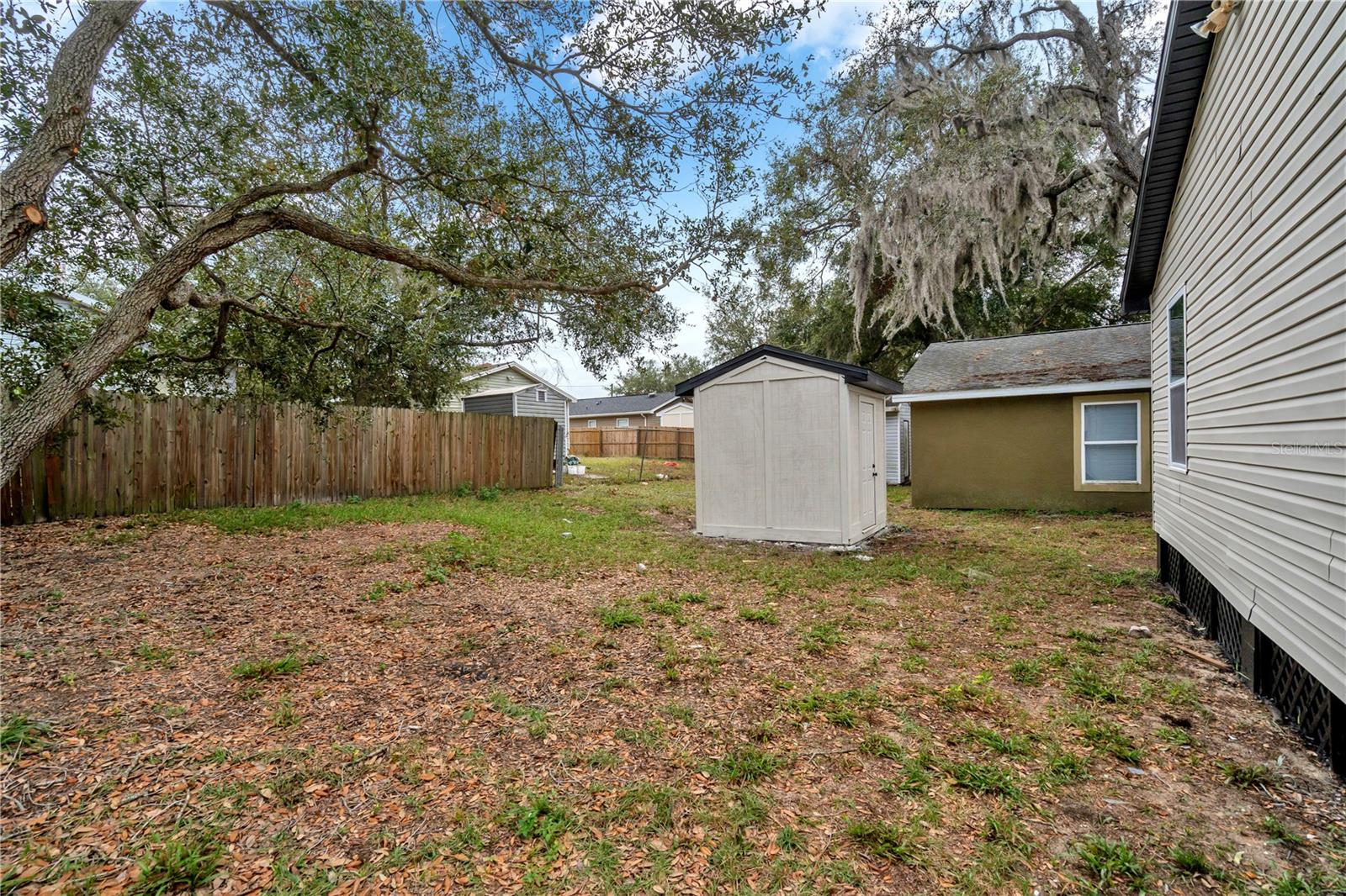 Listing photo id 41 for 3721 Wiggins Leaf Street